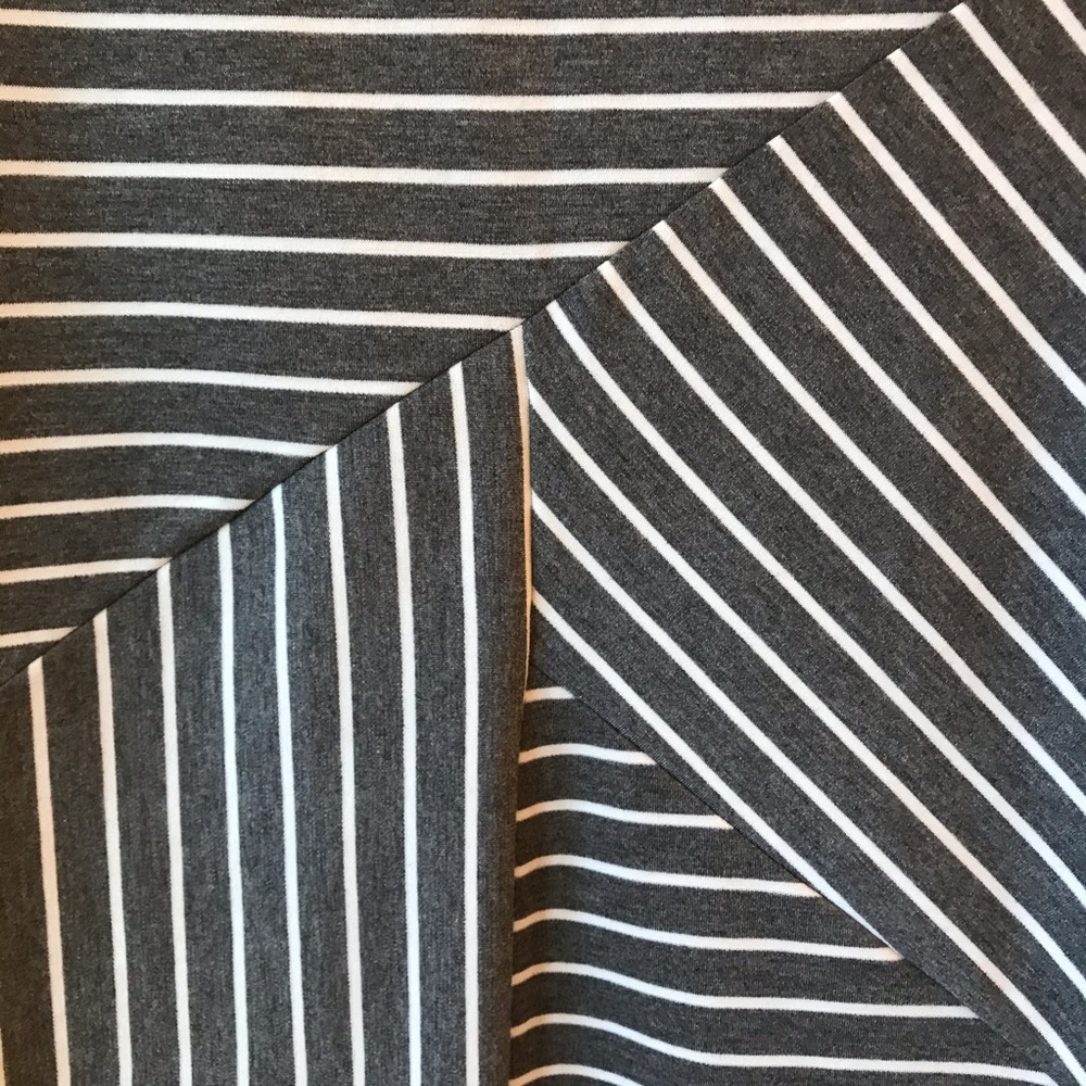 Espresso Grey White Striped Mini Dress Size Medium Short Sleeve Sheath Style - Picture 4 of 8